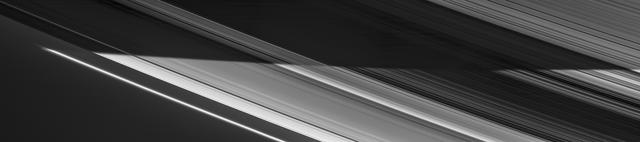 Les anneaux de Saturne photographi\u00e9s par la sonde Cassini, avec la division de Cassini bien visible entre les anneaux A et B