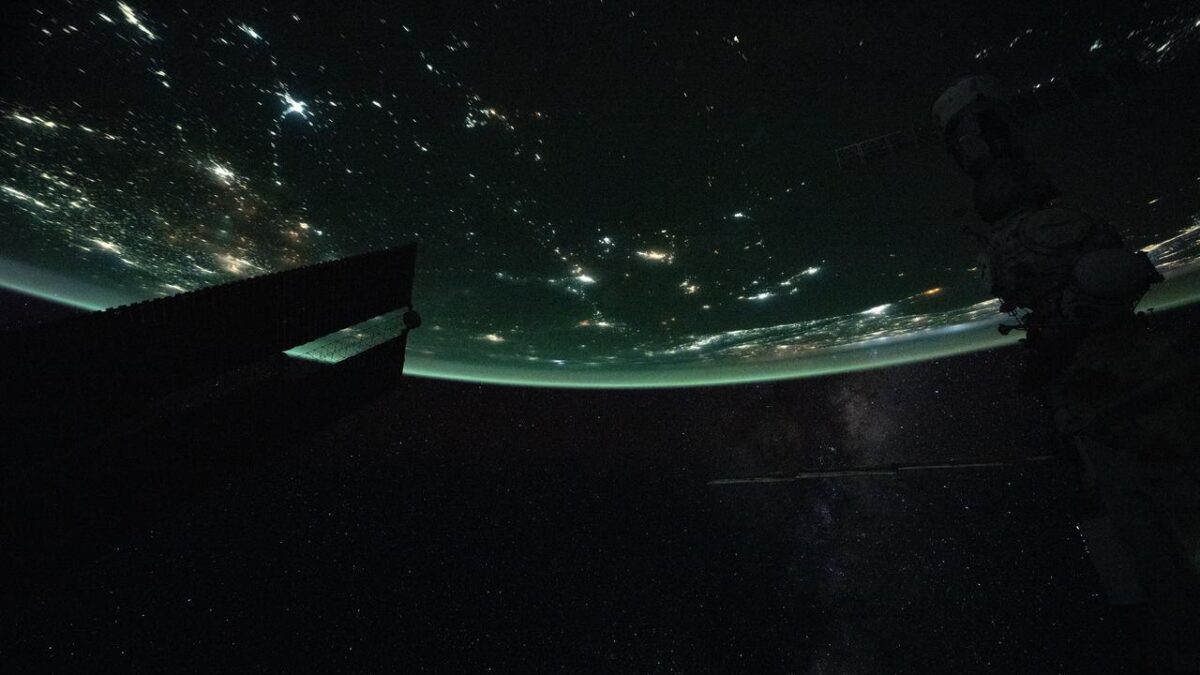 Ciel \u00e9toil\u00e9 sombre, illustration du type de ciel que simule un plan\u00e9tarium comme Stellarium