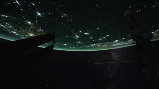 Ciel \u00e9toil\u00e9 sombre, illustration du type de ciel que simule un plan\u00e9tarium comme Stellarium