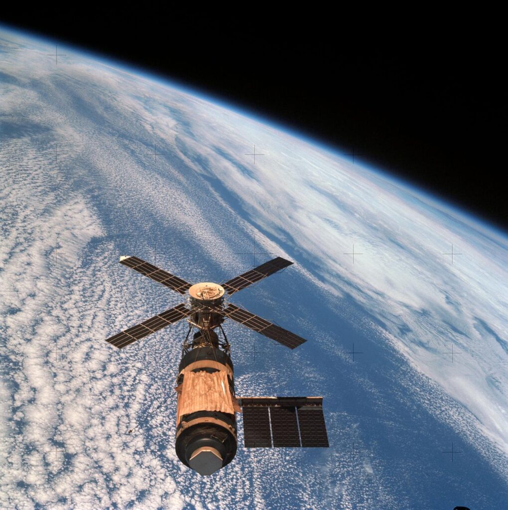 La Terre vue depuis l'orbite, la rotation d'ouest en est donne aux lanceurs leur vitesse initiale