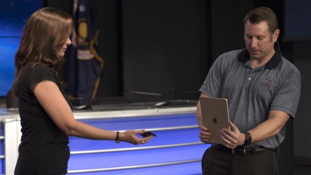 Adaptateur de collier pour smartphone fix\u00e9 sur l'oculaire d'un t\u00e9lescope, alternative budget \u00e0 une cam\u00e9ra plan\u00e9taire