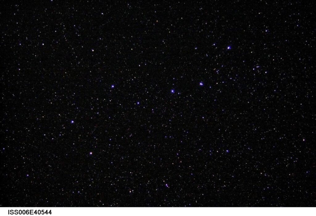 La Grande Ourse dans le ciel nocturne, point de départ du repérage des constellations
