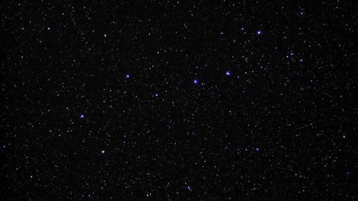 La Grande Ourse dans le ciel nocturne, point de d\u00e9part du rep\u00e9rage des constellations