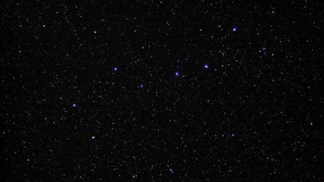 La Grande Ourse dans le ciel nocturne, point de d\u00e9part du rep\u00e9rage des constellations