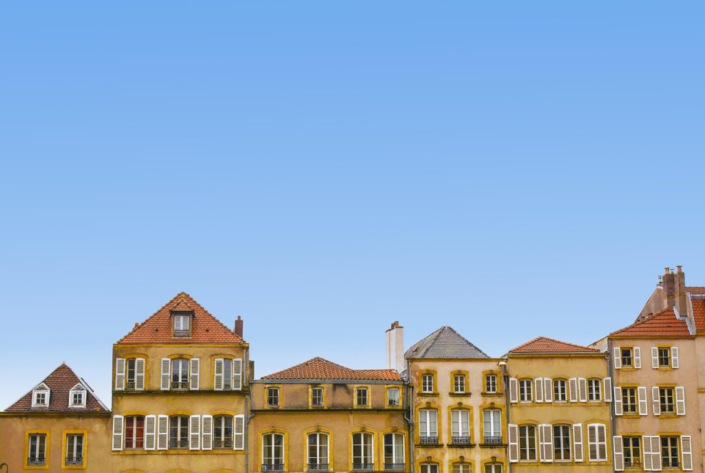 Façades d'immeubles en copropriété à entretenir