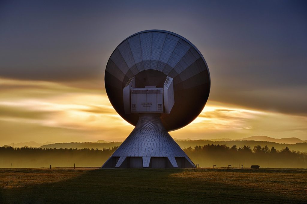 Antenne parabolique de réception satellite