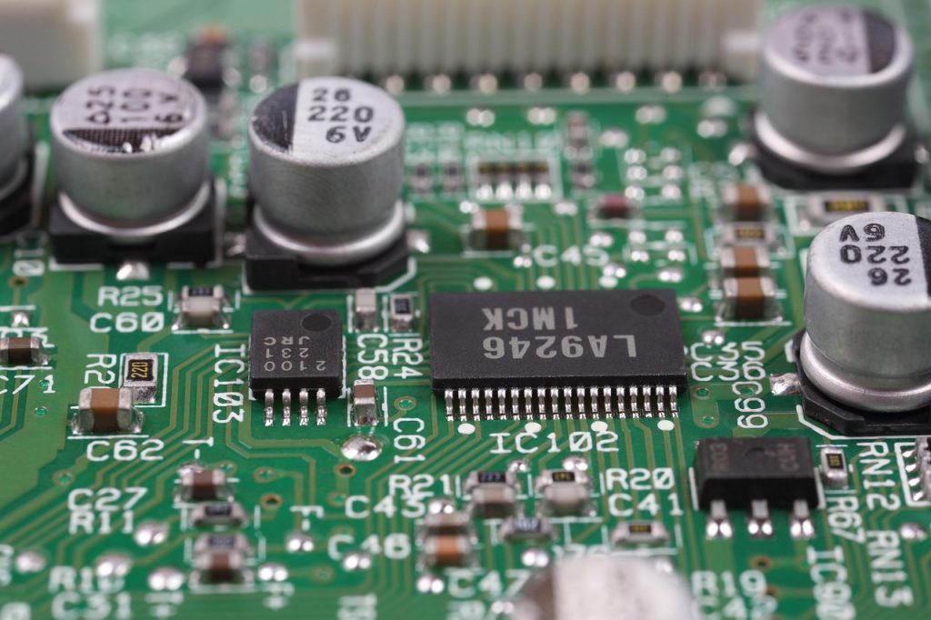 Carte électronique d'un équipement électrique en préparation pour réemploi