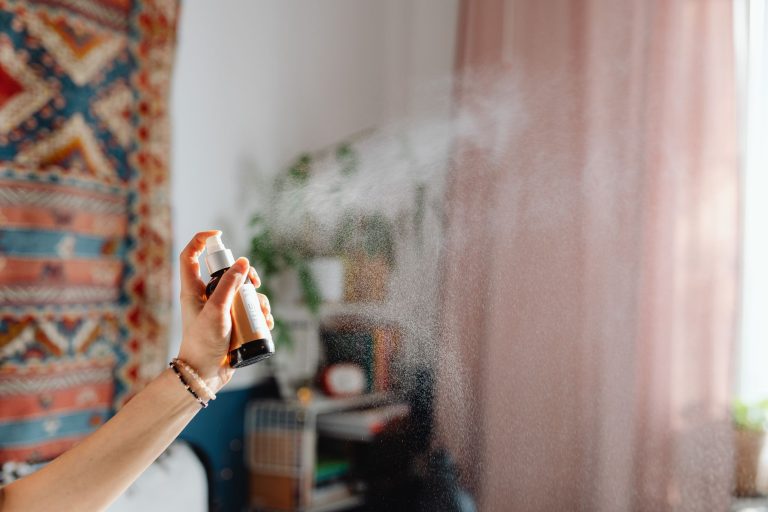 Préparer un spray anti-poux maison : un guide pratique