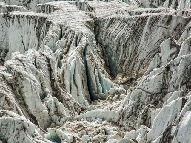 Pourquoi les glaciers himalayens fondent-ils 65% plus vite ? Une étude éclaire