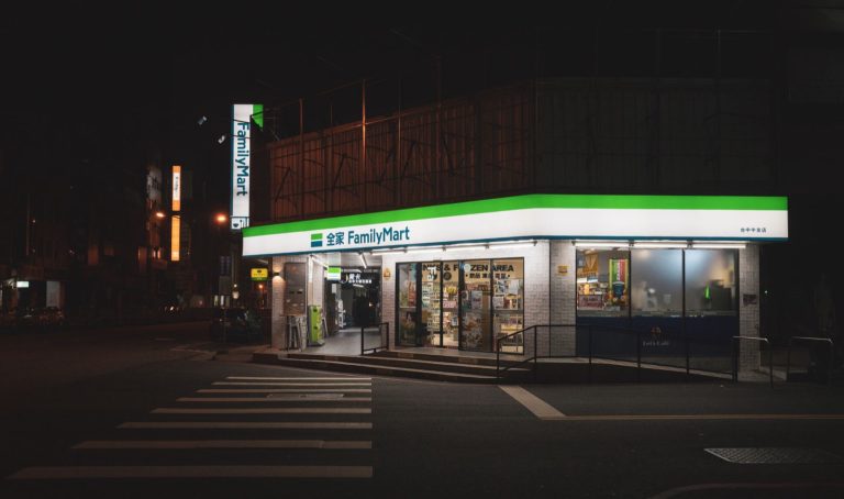 Épicerie de nuit autour de moi : comment la trouver vraiment