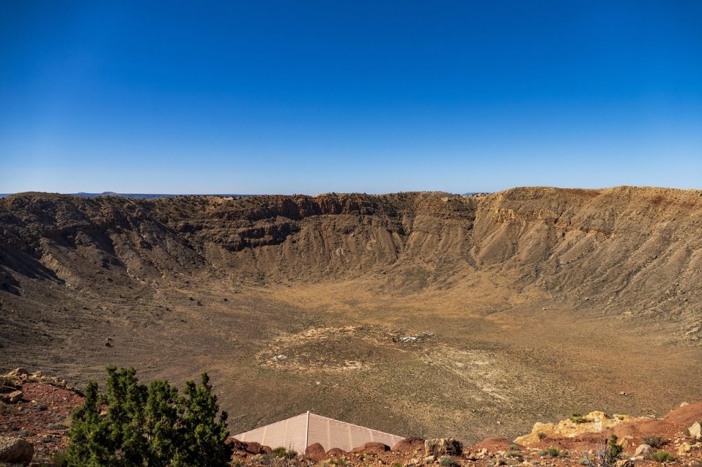 Cratère d'impact creusé par la chute d'un astéroïde