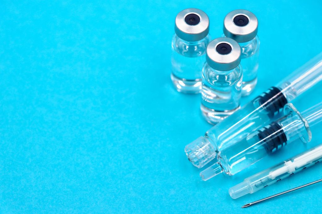 Vaccination tardive contre le Covid : une gestion sanitaire à revoir ?