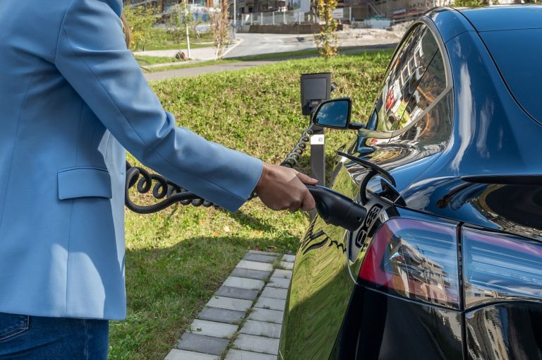 Les primes CEE sur le Peugeot e-3008 : une opportunité à saisir avant qu&rsquo;il ne soit trop tard