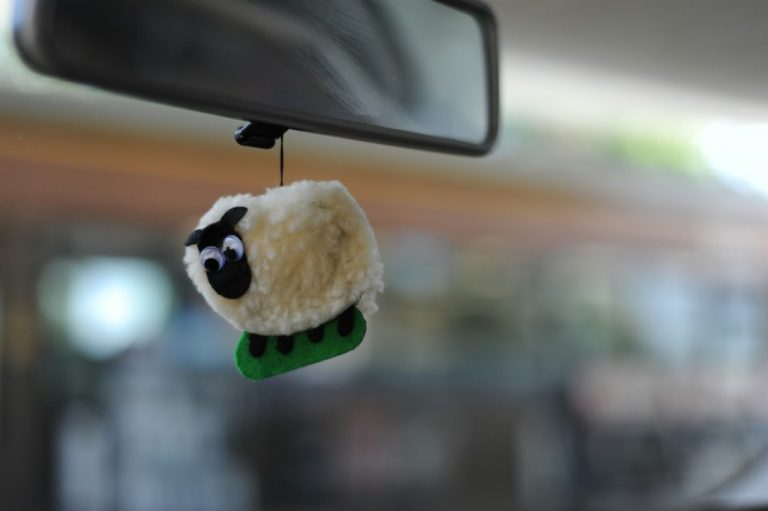 Sent bon voiture : lequel choisir pour un parfum qui dure